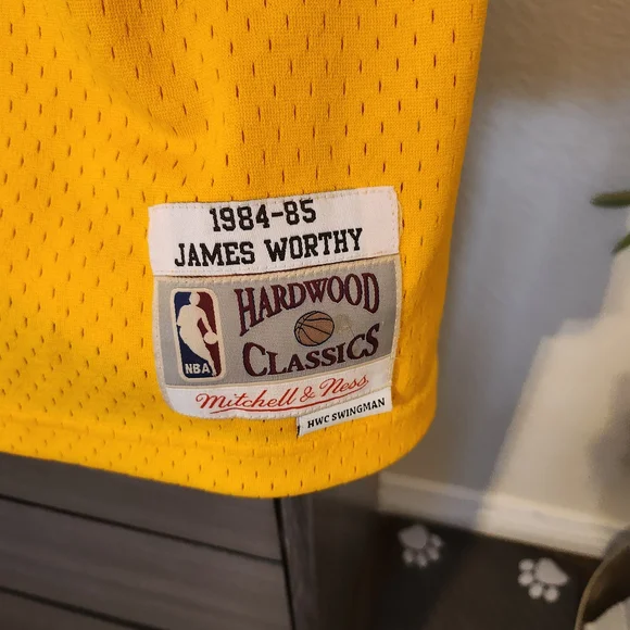 Mitchell & Ness Lakers Yellow Jersey - Picture 3 of 3